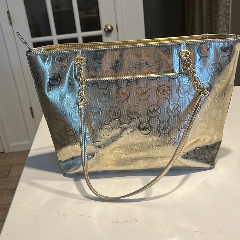 Michael Kors Jet Set Bag HOLIDAY BAG!!